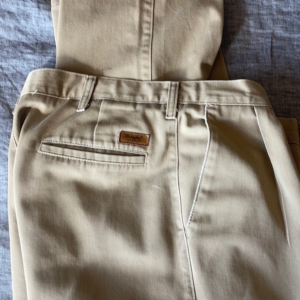 Men’s Wrangler Riata khakis